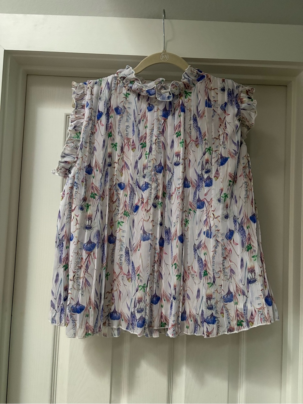 Ruffled Sleeveless Floral Pleated Blouse - White with Blue & Green Print